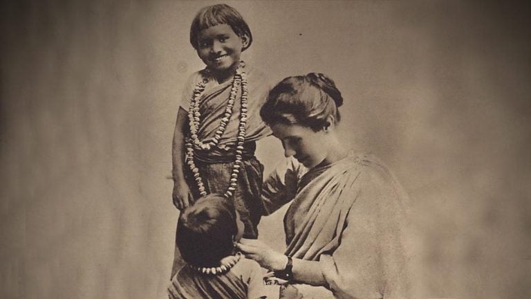 Amy Carmichael with children2 768x432