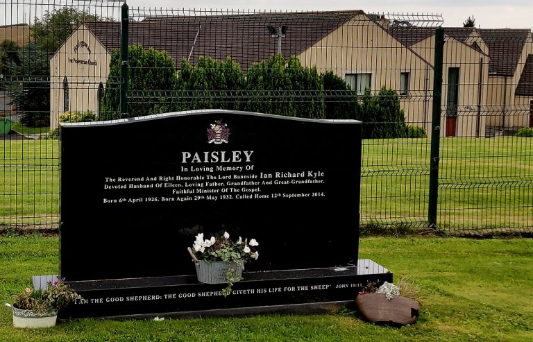 1200px Paisley grave Ballygowan 2 768x493