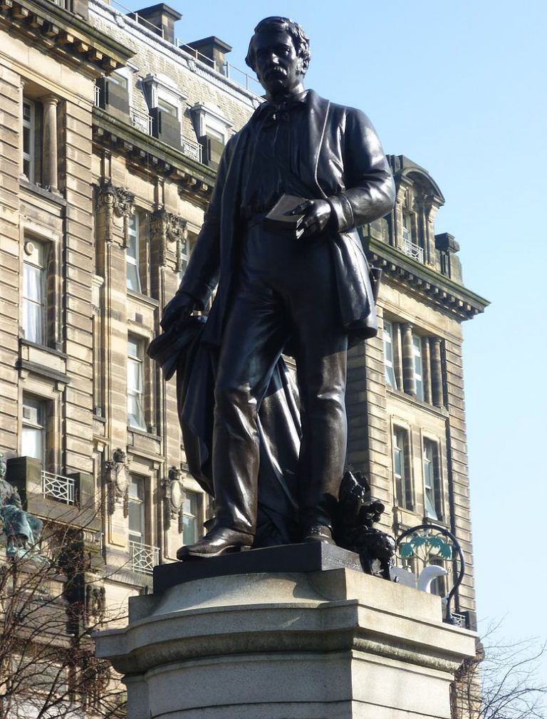 779px David Livingstone statue Glasgow 768x1009