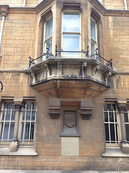 500px LatimerStoneLong