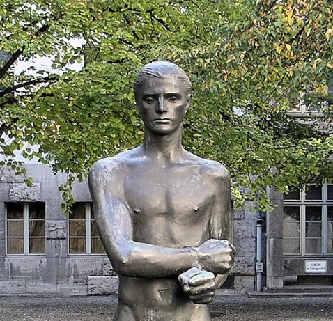 Stauffenberg Statue