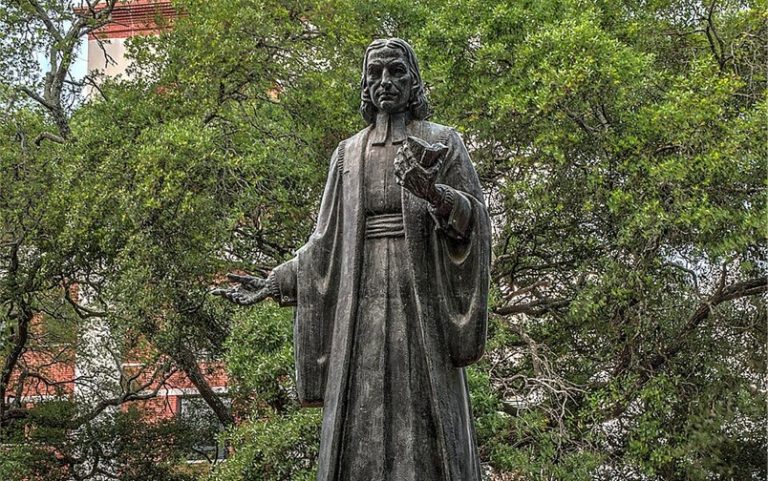 960px 15 17 040 John Wesley Statue   panoramio 1 768x481