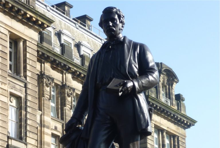 David Livingstone statue Glasgow 768x517